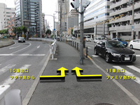 横断歩道途中の通路